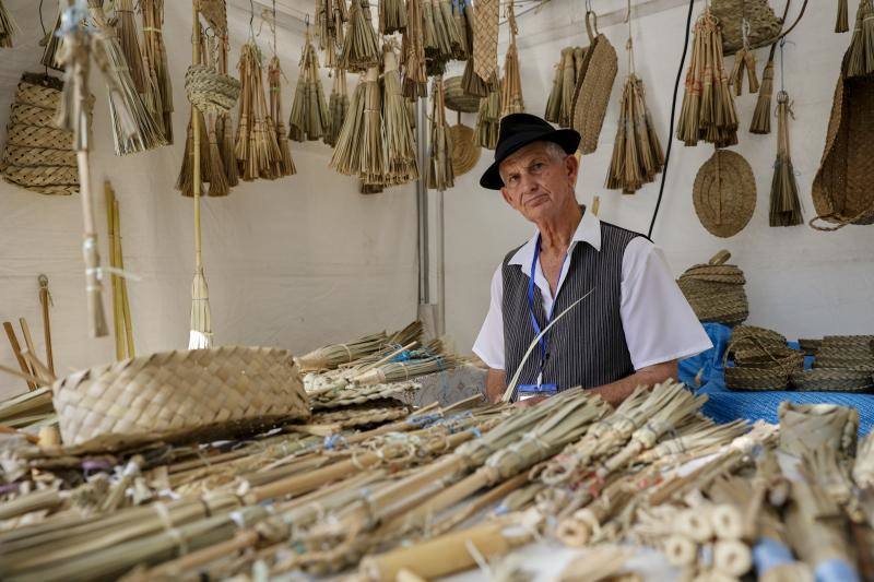 Fotos: 94 profesionales se dan cita en la Feria de Artesanía de San Telmo