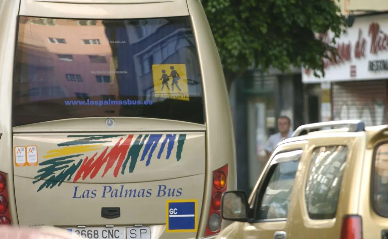 Imagen de archivo de una guagua de transporte escolar en Gran Canaria. 