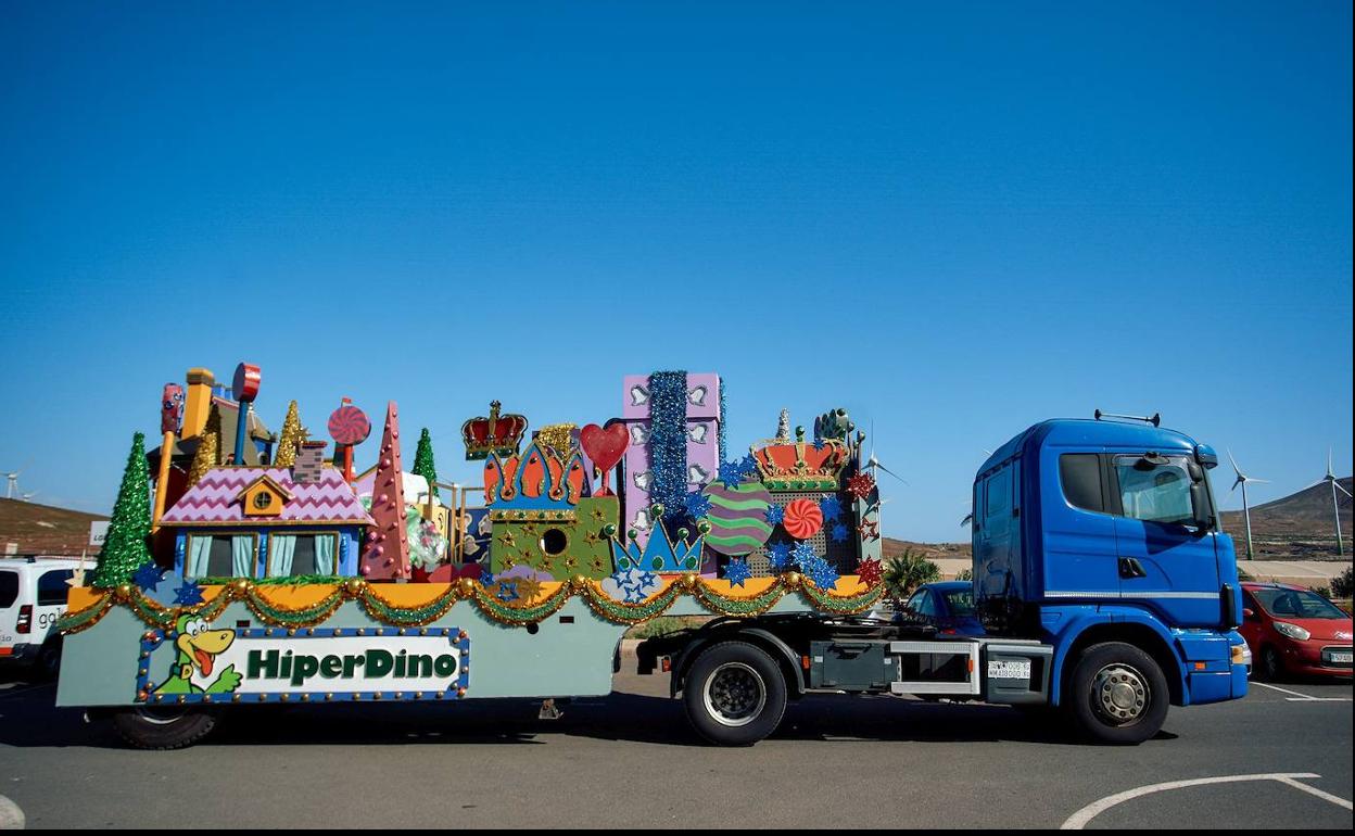 HiperDino lleva la magia y la ilusión a las Cabalgatas de Reyes Magos