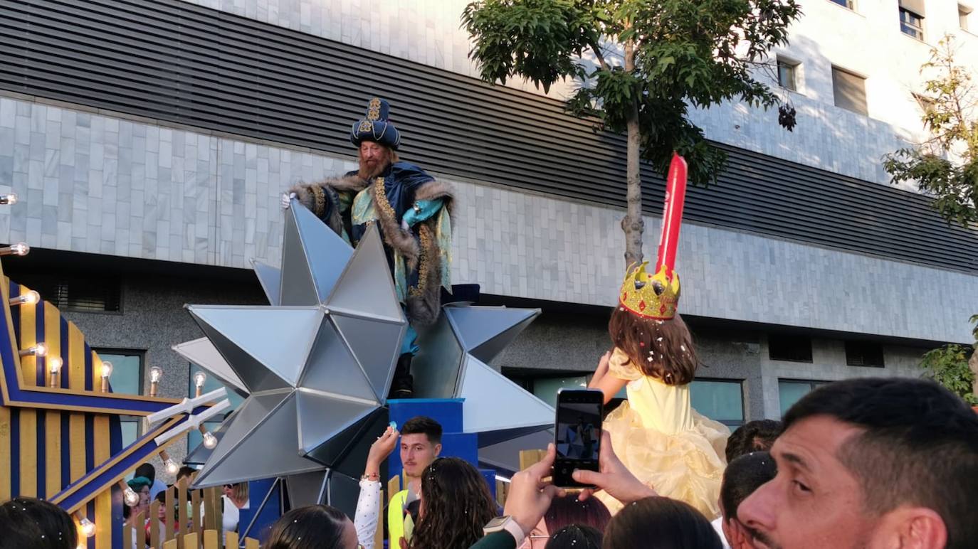 Fotos: - Melchor, Gaspar y Baltasar saludan a los mas pequeños