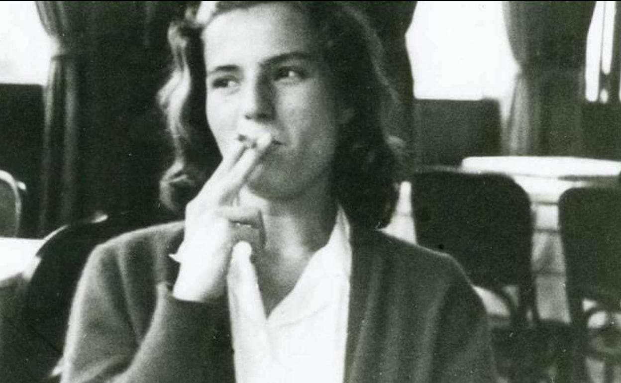 Una joven Carmen Laforet, primera ganadora del Nadal, en una imagen de archivo.