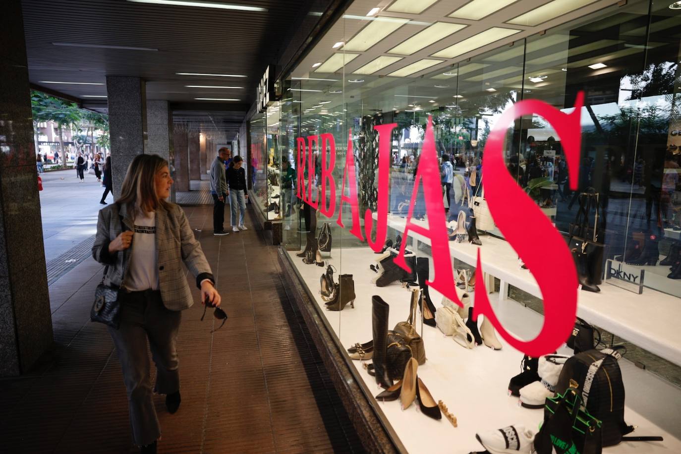 Imagen de la zona comercial de Mesa y López esta mañana. 