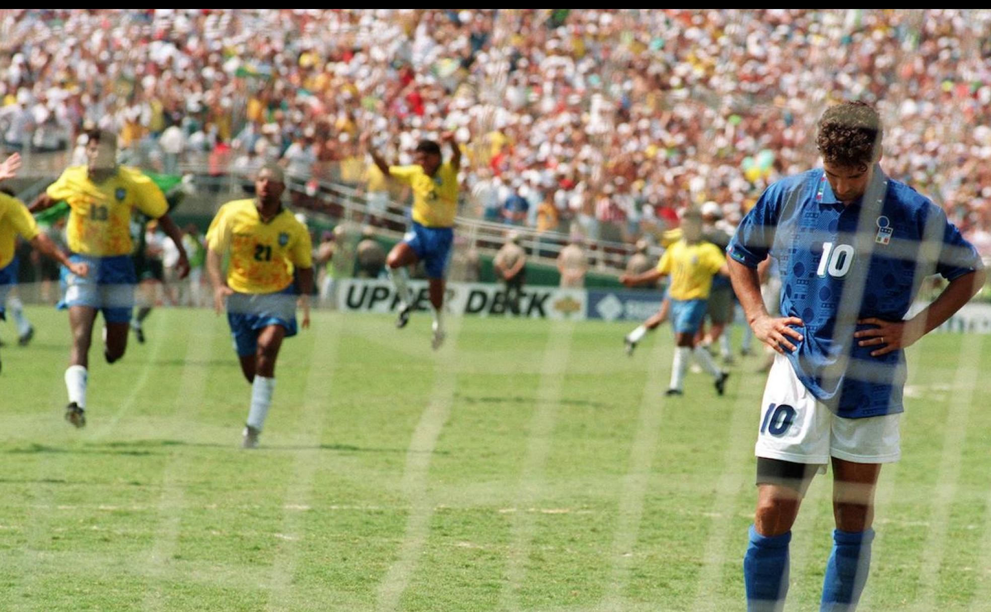 Baggio, abatido tras su fallo decisivo que dio el Mundial de 1994 a Brasil en la tanda de penaltis. 