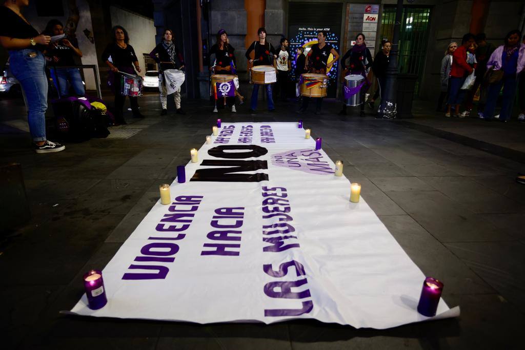 Fotos: Concentración de la Red Feminista de Gran Canaria en repulsa por el asesinato machista en Tenerife