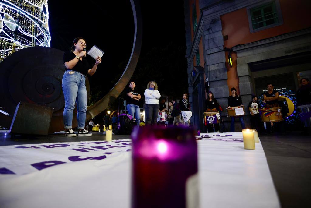 Fotos: Concentración de la Red Feminista de Gran Canaria en repulsa por el asesinato machista en Tenerife