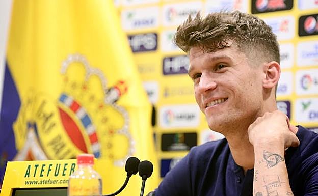 Marc Cardona, sonriente durante la rueda de prensa en Barranco Seco. 