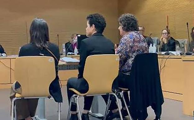 Las peritas forenses que realizaron la autopsia del cadáver de la víctima durante la tercera sesión del juicio. 