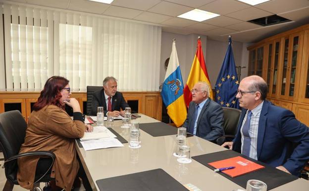 El Gobierno pacta con el transporte escolar acelerar el pago de la deuda