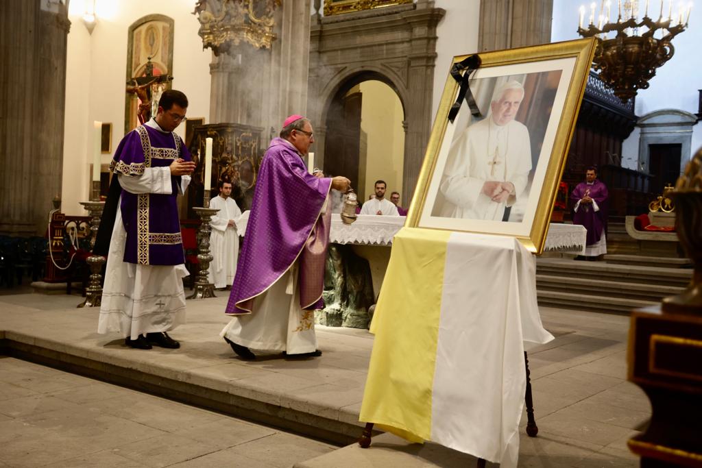 Imagen de la misa funeral de Benedicto XVI. 