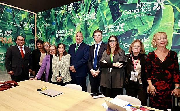 Reunión en Fitur2023 entre miembros de
