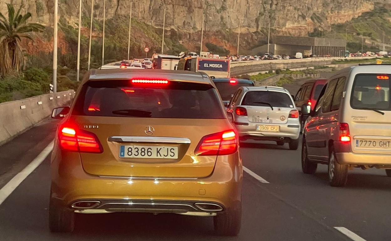La avería de un coche ralentiza la entrada a la capital grancanaria desde el Sur