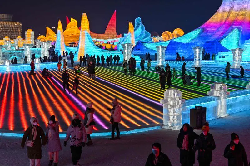Imagen de uno de los festivales de invierno que atraen a miles de turistas a la zona más fría de China. 