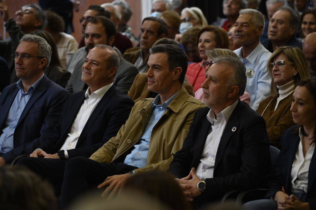 Fotos: El acto del PSOE liderado por Pedro Sánchez en el Auditorio Alfredo Kraus, en imágenes