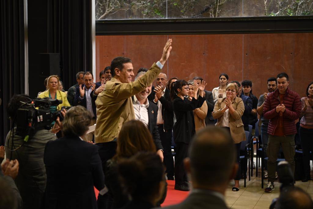 Fotos: El acto del PSOE liderado por Pedro Sánchez en el Auditorio Alfredo Kraus, en imágenes