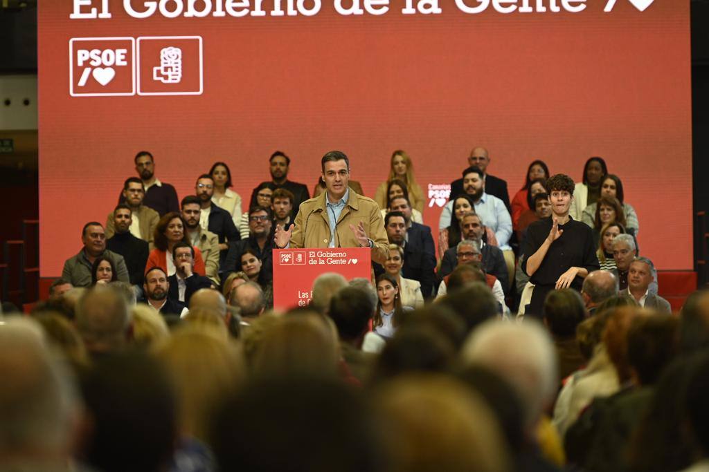 Fotos: El acto del PSOE liderado por Pedro Sánchez en el Auditorio Alfredo Kraus, en imágenes