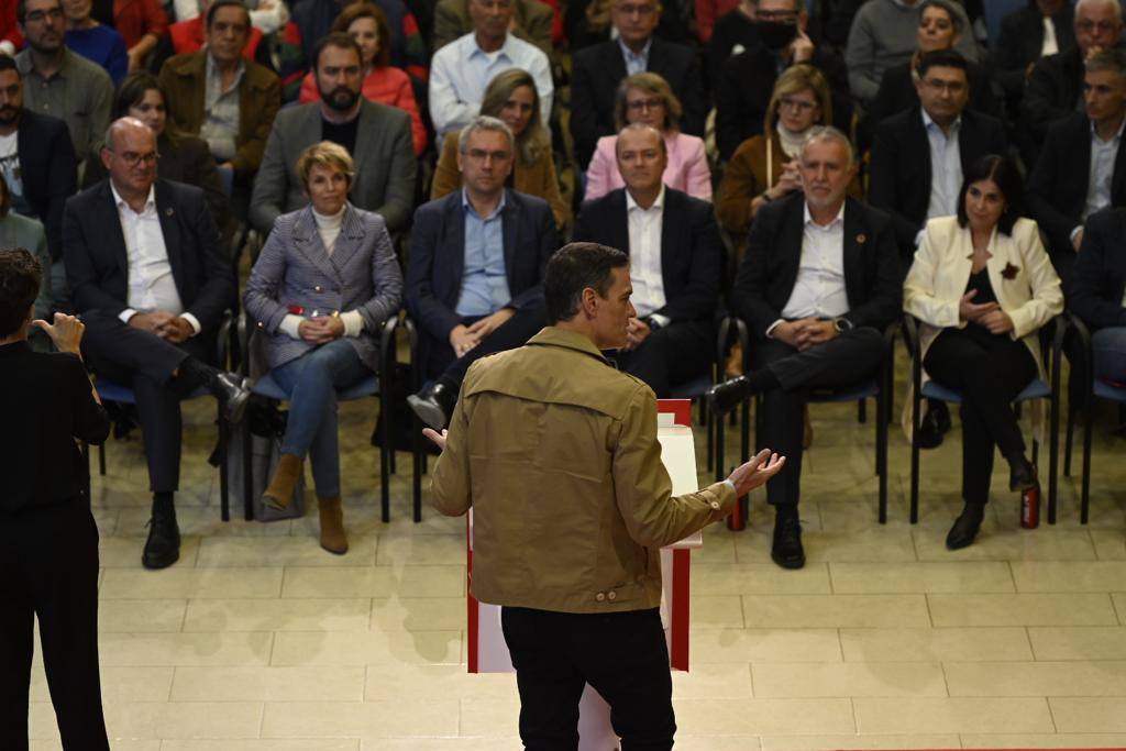 Fotos: El acto del PSOE liderado por Pedro Sánchez en el Auditorio Alfredo Kraus, en imágenes