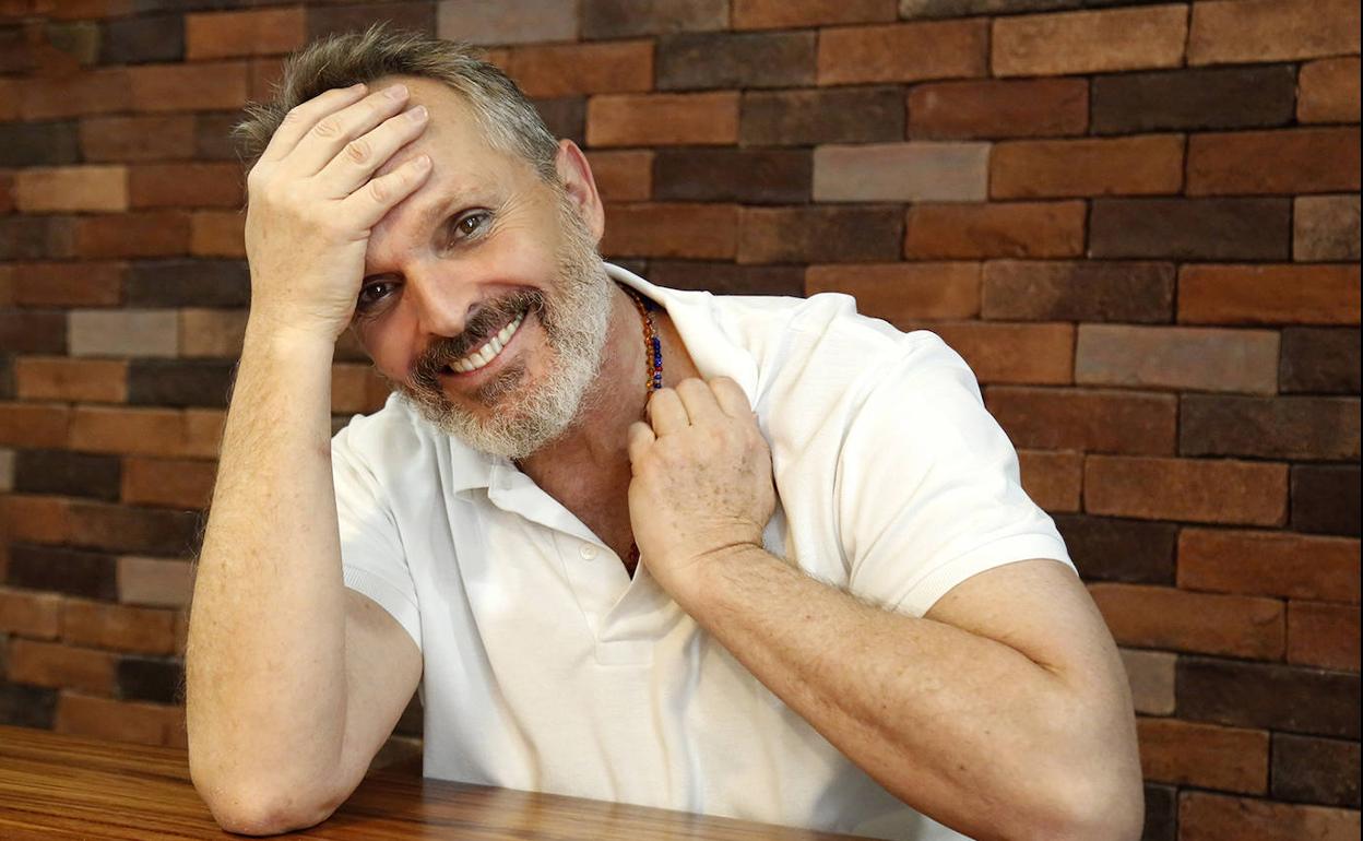 Miguel Bosé regresa a TVE para buscar al mejor cantante de versiones en España