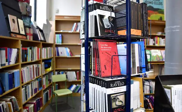 Ejemplares de Ravelo en la librería Canaima. 