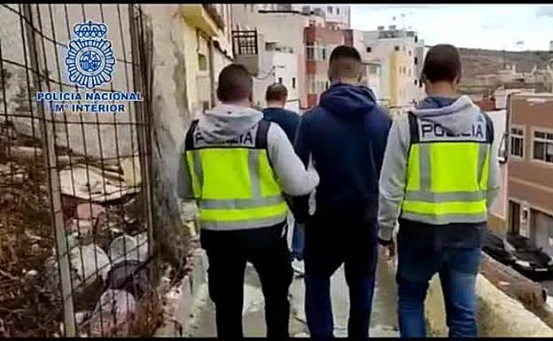 Momento de la detención de los agresores. 