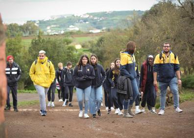 Imagen secundaria 1 - El Granca lleva su compromiso a la Finca de Osorio con una sesión de senderismo inclusivo