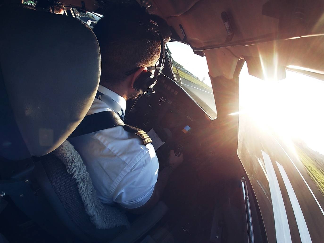 El creador de Tripulantes Aéreos TA pilotando en uno de sus vuelos.