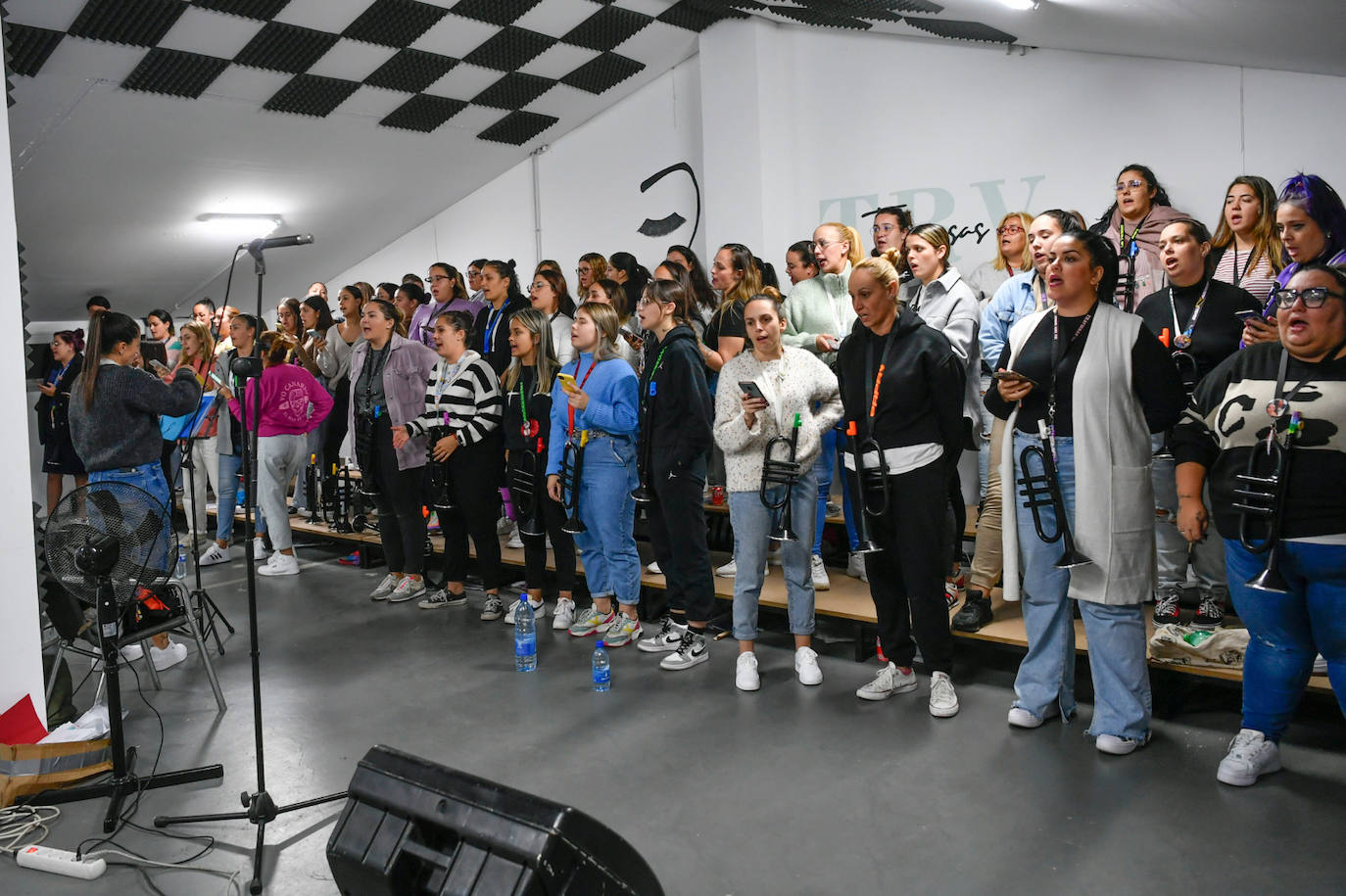 Fotos: Traviesas se preparan para participar en el concurso de murgas de Las Palmas de Gran Canaria