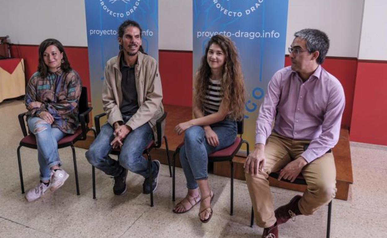 Imagen de archivo de Alberto Rodríguez, a la izquierda, acompañado por otros tres componentes del Proyecto Drago