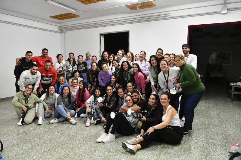 Los integrantes de la murga 'Las Despitadas' ultiman los ensayos antes del concurso