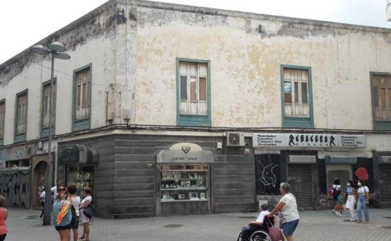 Edificio objeto de polémica entre Cabildo y Ayuntamiento de Arrecife. 