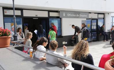 Imagen de una oficina del Servicio Canario de Empleo (SCE) en Arrecife de Lanzarote. /Carrasco