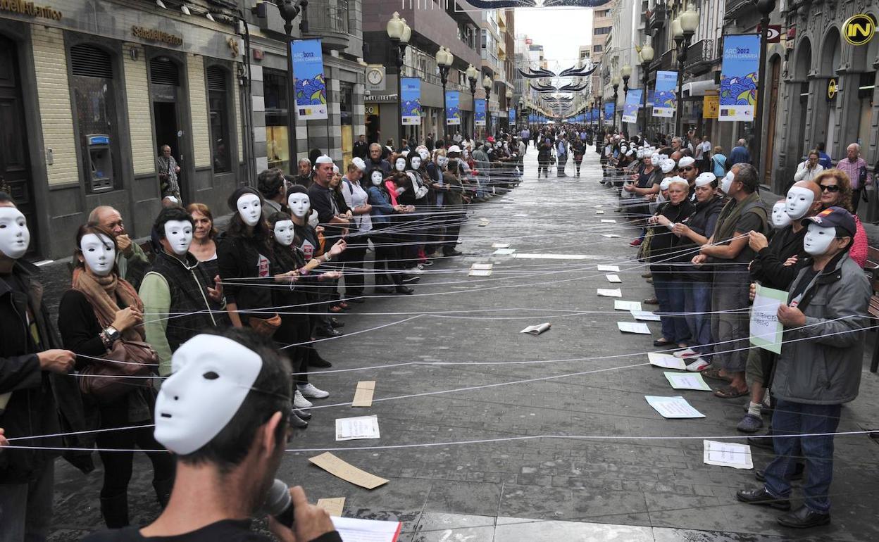 Imagen de archivo de una acción de Cáritas para visibilizar a las personas sin hogar. 