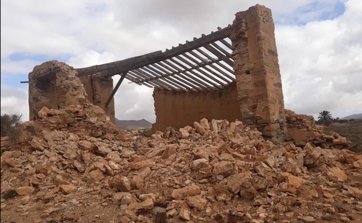 La pared oeste (en primer término) se desplomó en septiembre de 2022 y parte de la norte, la noche del 20 de enero de este año. 