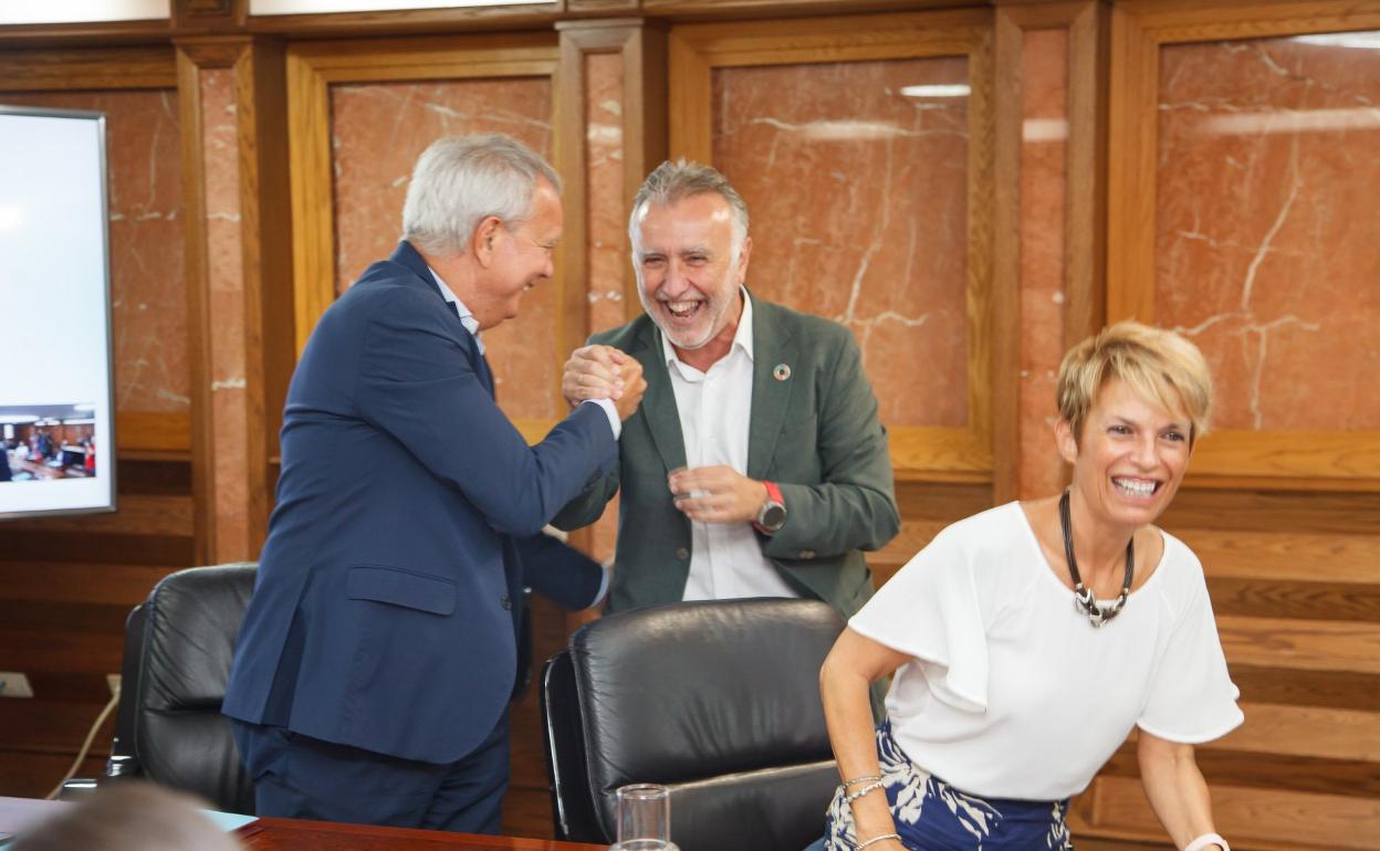 De izq. a dcha., Franquis, Torres y Máñez, que concurrirán a las elecciones, en un Consejo de Gobierno. 