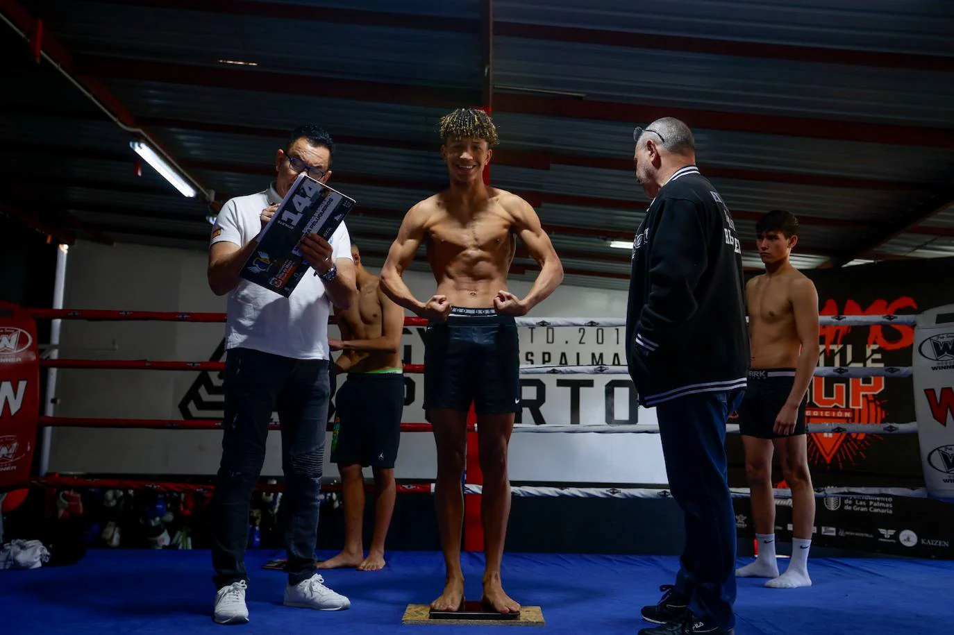 Fotos: Pesaje para la primera velada de boxeo de 2023 en Gran Canaria