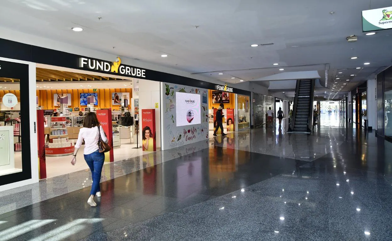 Imagen del interior del centro comercial El Muelle del pasado agosto, cuando nuevas firmas apostaron por entrar. 
