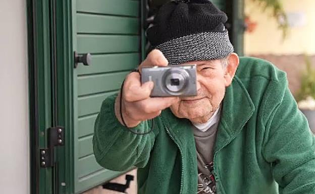 Valleseco utiliza la fotografía como herramienta de intervención social en las personas mayores del municipio. 