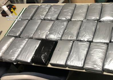 Imagen secundaria 1 - Localizan 40 kilos de cocaína ocultos en un buque en el Puerto de La Luz