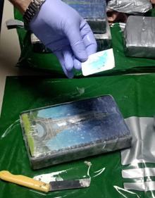 Imagen secundaria 2 - Localizan 40 kilos de cocaína ocultos en un buque en el Puerto de La Luz