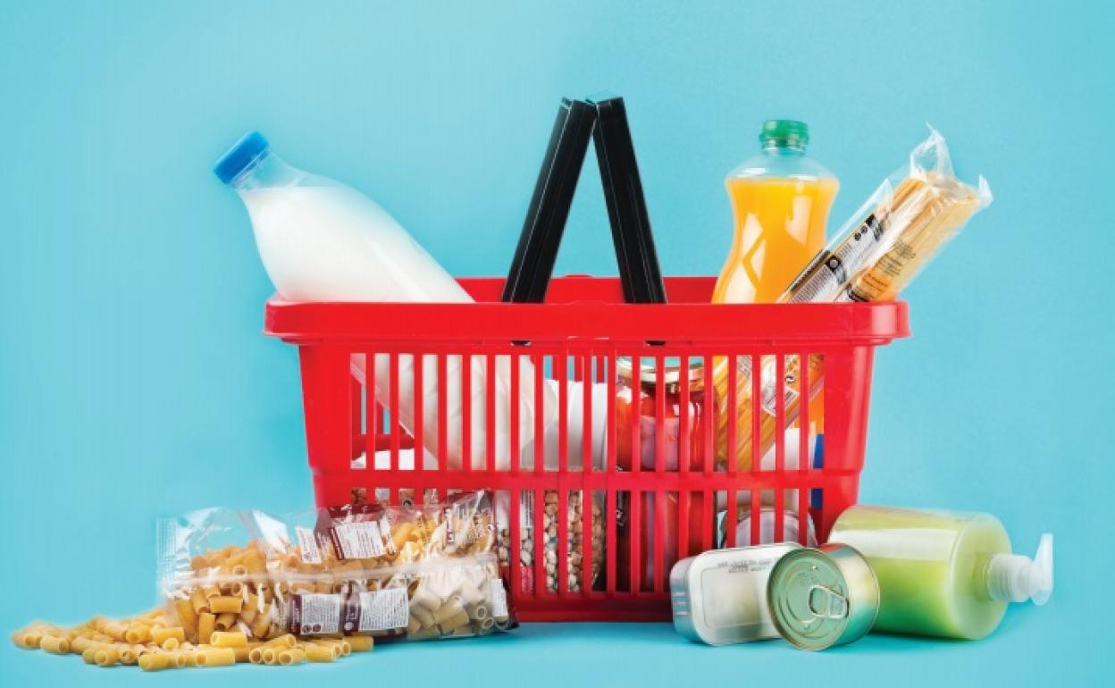 Cesta con una compra. 
