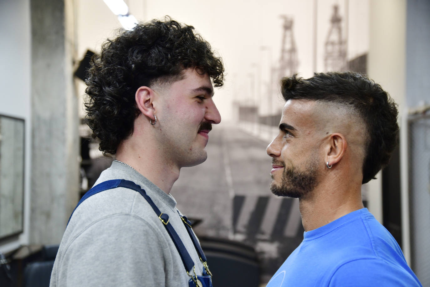 Adrián Albuger y Pedro Barrada lucen sus cortes mullet clásico y mohicano, respectivamente. 