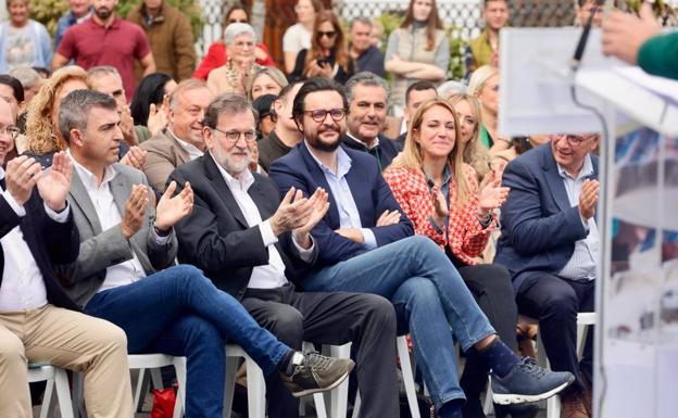 Sergio Ramos junto a Mariano Rajoy en el acto de este sábado en Telde. 