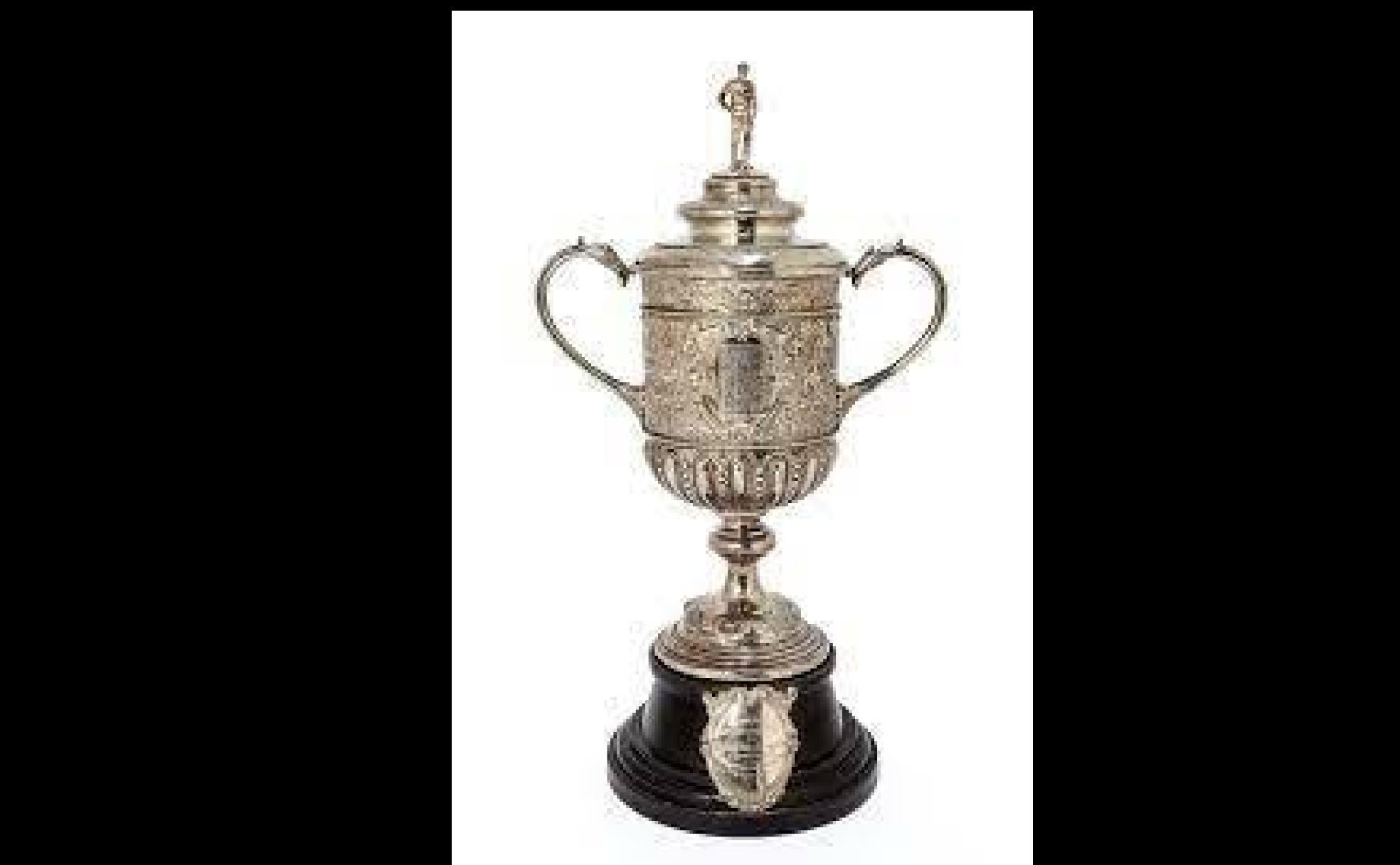 Trofeo original de la FA Cup de Inglaterra. 