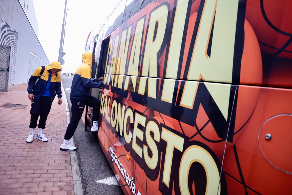 Fotos: El Granca inicia su viaje más ilusionante a la Copa