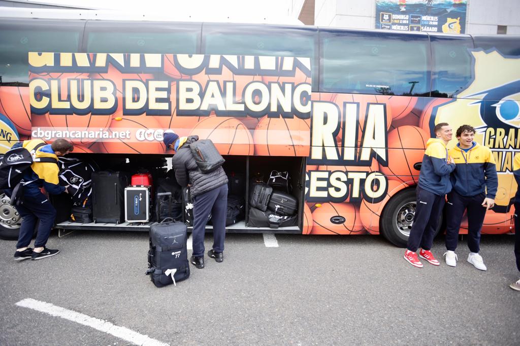 Fotos: El Granca inicia su viaje más ilusionante a la Copa