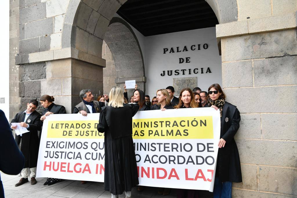 Fotos: Los letrados de la administración de Justicia siguen firmes en su protesta