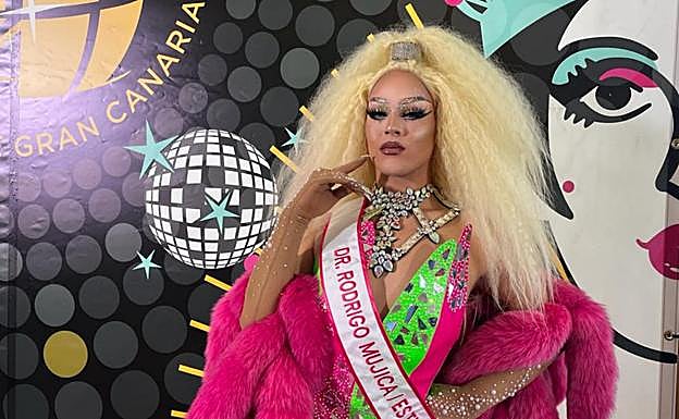 Drag Anémona en la presentación de candidatos. 