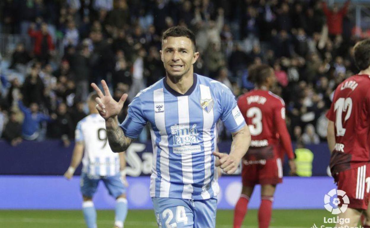 Eubén, celebrando uno de sus goles este lunes en La Rosaleda.