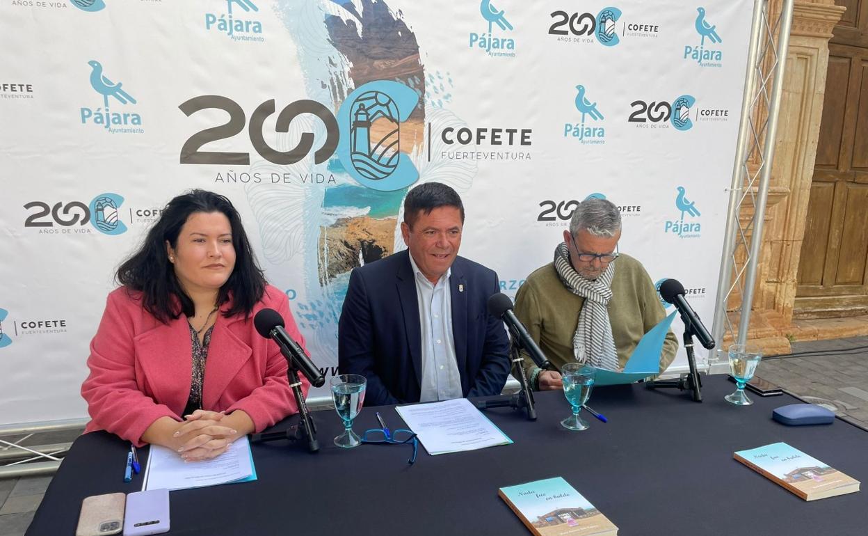 La edil Raquel Acosta, el alcalde Pedro Armas y el edil Alejandro Cacharrón. 