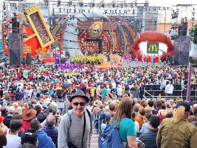 Fotos: El ritmo y el color marcan el pasacalles del carnaval de Las Palmas de Gran Canaria