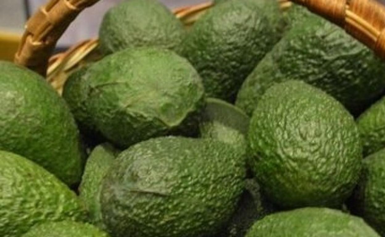 Un investigado y una detenida por los robos de aguacates en La Palma